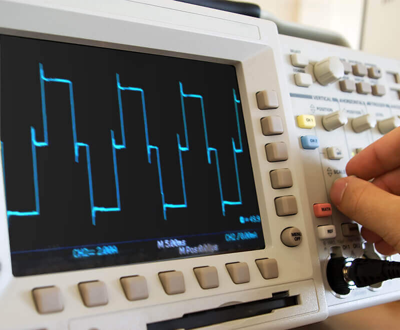 Mesure de l'onde sinusoïdale modifiée sur le MI34 avec un oscilloscope